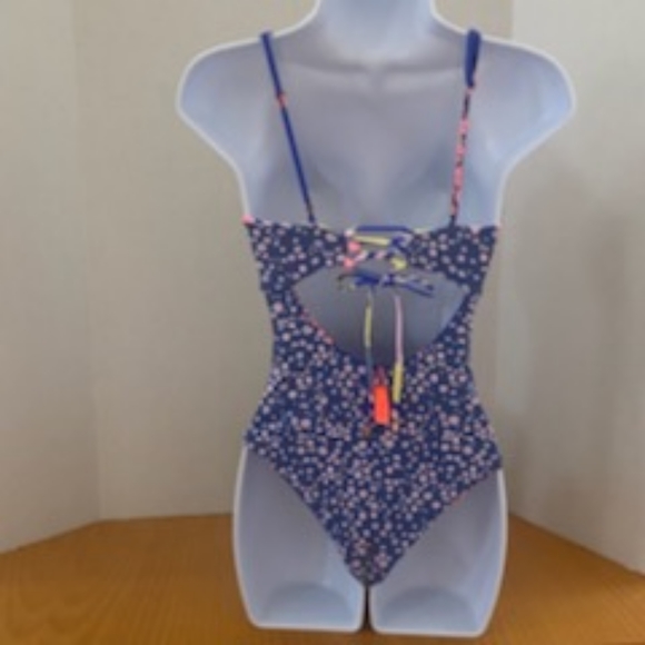 NEW Maaji Upper East Side Reversible Swimsuit - Picture 7 of 9
